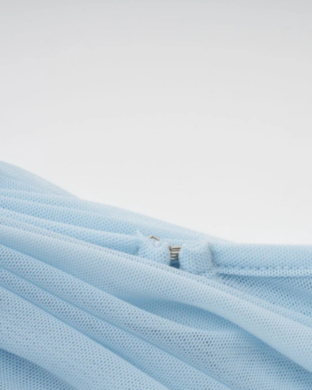 Bodenlanges Abendkleid „IceFlow“ in hellblau